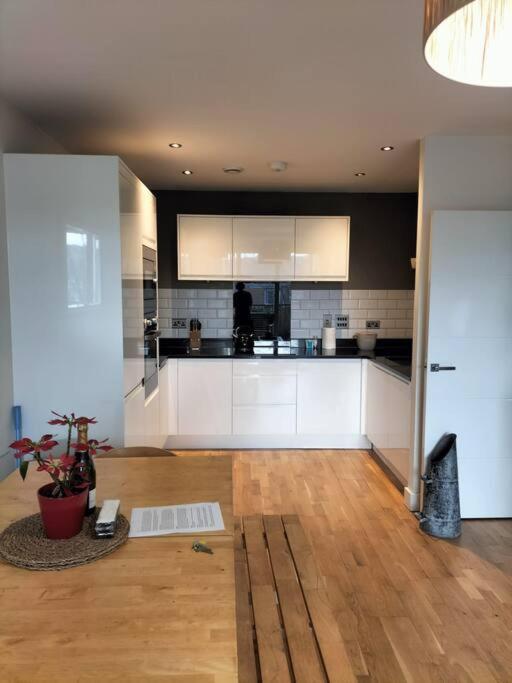Spacious 2-bedroom In Location, Modern Amenities, Walking Distance To Attractions Apartament *