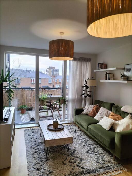Spacious 2-bedroom In Location, Modern Amenities, Walking Distance To Attractions Apartament